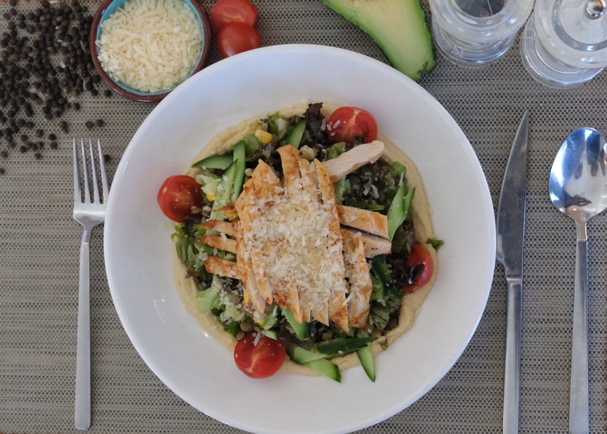 Humuslu Tahıllı Salata